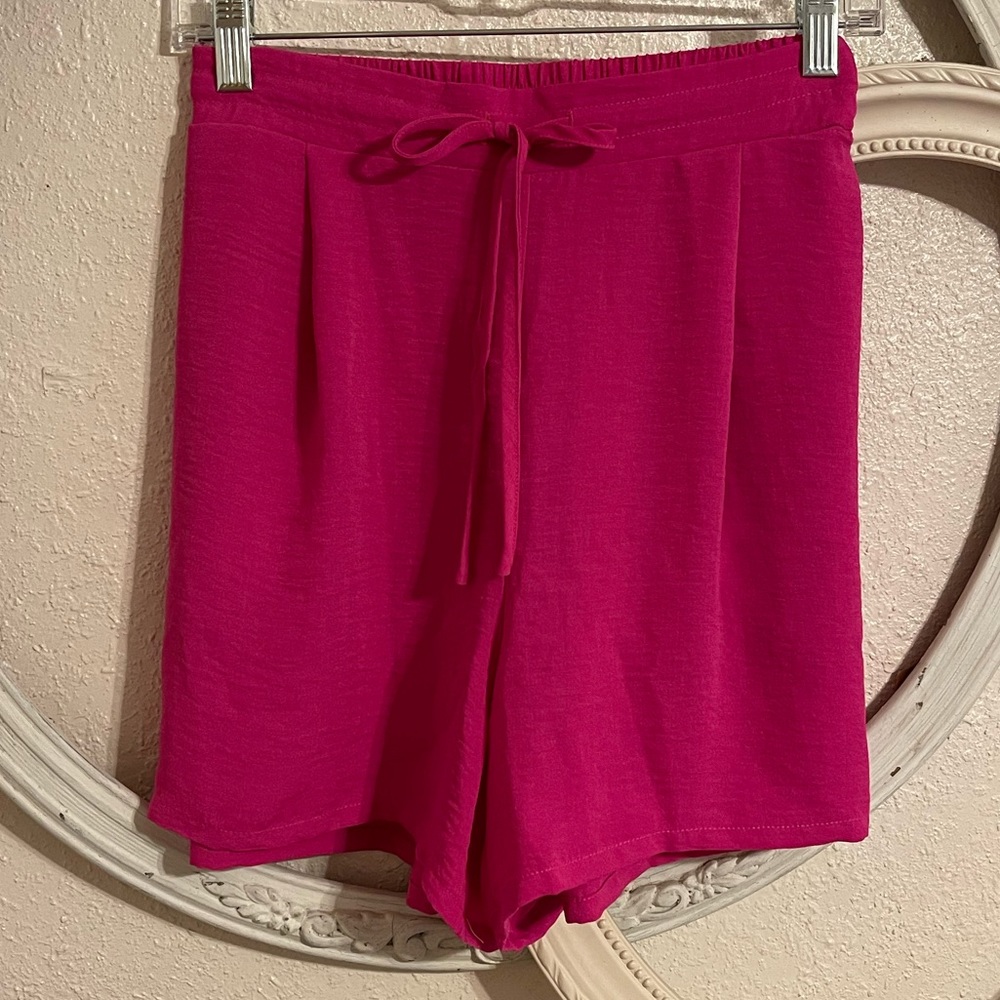 CeCe bright pink dress shorts, sz Lg